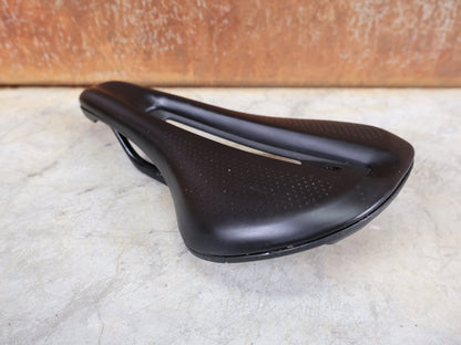 Sattel von Bontrager, BONTRAGER VERSE SHORT PRO SATTEL / CARBONSTREBEN – 250 × 145 MM vor USEDBIKES - OB.DE Hintergrund