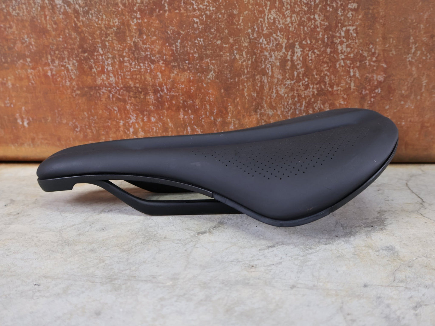 Sattel von Bontrager, BONTRAGER VERSE SHORT PRO SATTEL / CARBONSTREBEN – 250 × 145 MM vor USEDBIKES - OB.DE Hintergrund