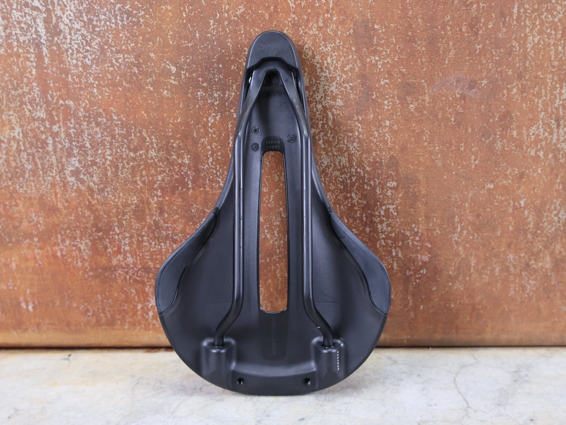 Sattel von Bontrager, BONTRAGER VERSE SHORT PRO SATTEL / CARBONSTREBEN – 250 × 145 MM vor USEDBIKES - OB.DE Hintergrund