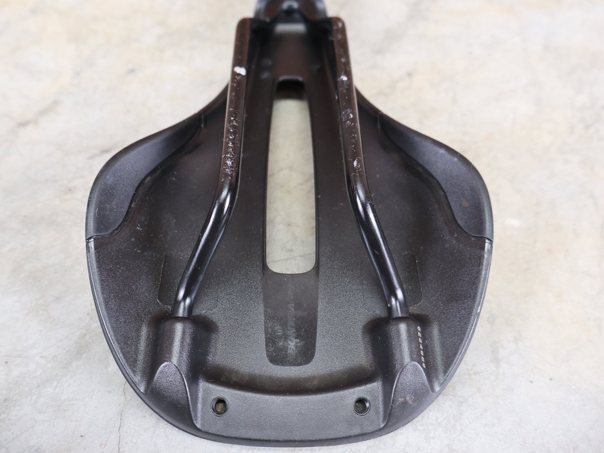 BONTRAGER VERSE SHORT PRO SADDLE / CARBON STRIPS – 250 × 145 MM