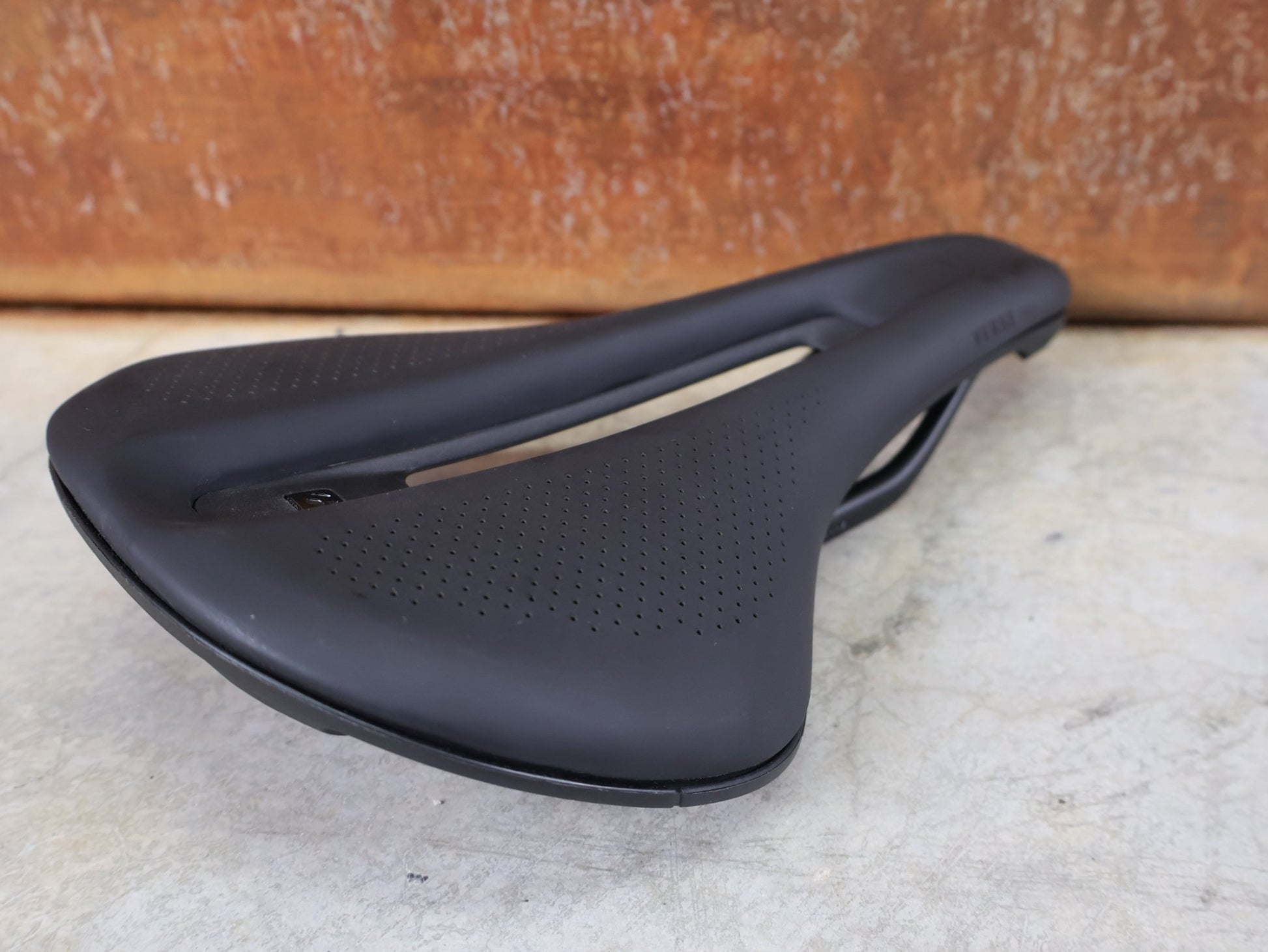 Sattel von Bontrager, BONTRAGER VERSE SHORT PRO SATTEL / CARBONSTREBEN – 250 × 145 MM vor USEDBIKES - OB.DE Hintergrund