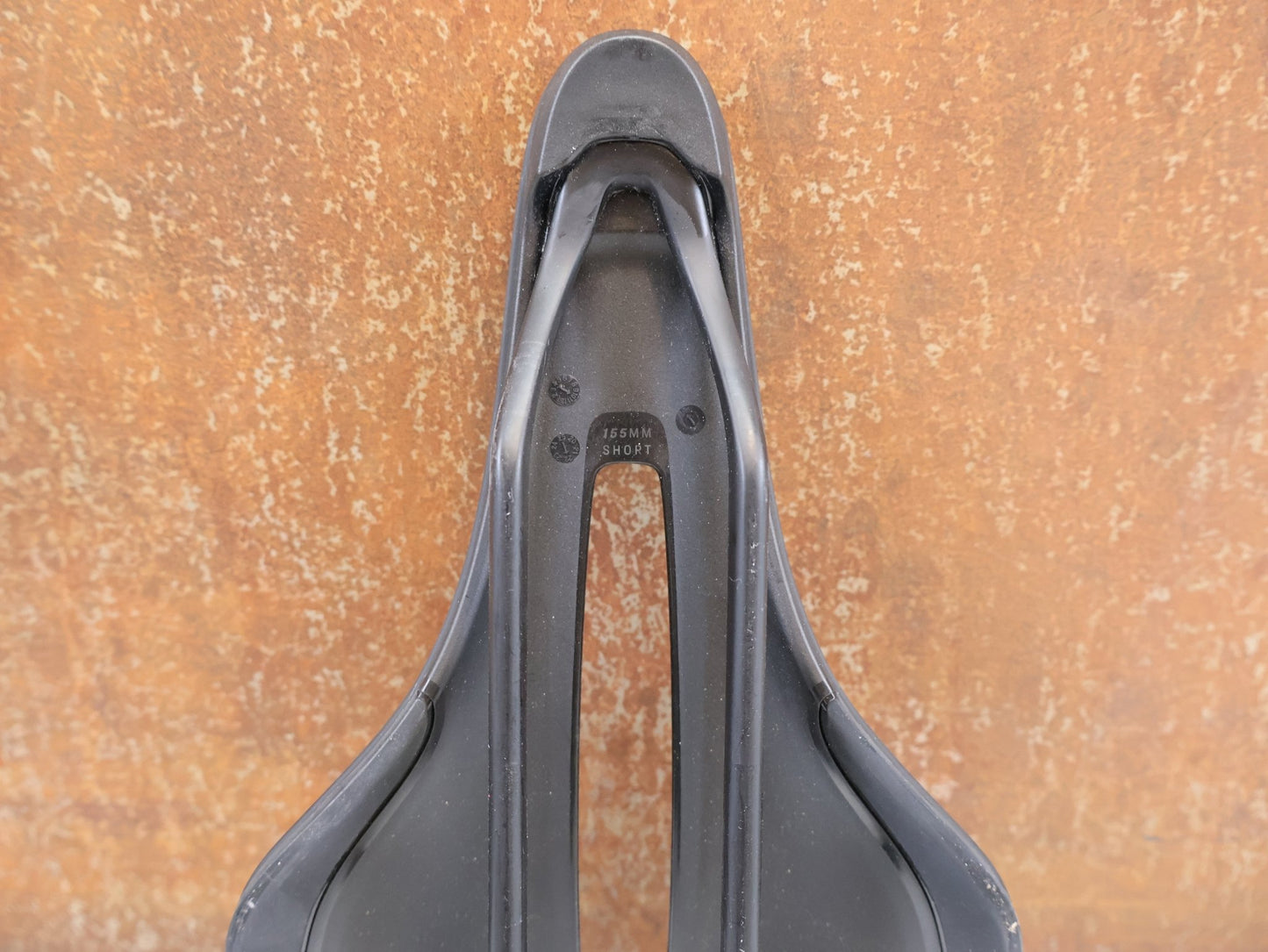 Sattel von Bontrager, BONTRAGER VERSE SHORT PRO SATTEL / CARBONSTREBEN – 250 × 155 MM vor USEDBIKES - OB.DE Hintergrund