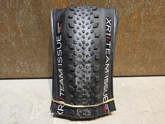 Reifen von Bontrager, BONTRAGER XR1 TEAM ISSUE TLR MOUNTAINBIKE REIFEN 29X2.20 in variant_title vor USEDBIKES - OB.DE Hintergrund
