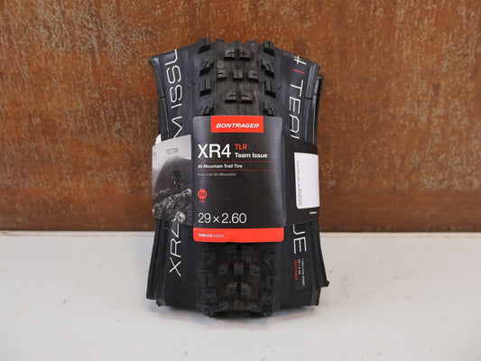 Reifen von Bontrager, BONTRAGER XR4 TEAM ISSUE TLR MTB REIFEN 29X2.60 SCHWARZ 120 TPI vor USEDBIKES-OB.DE Hintergrund