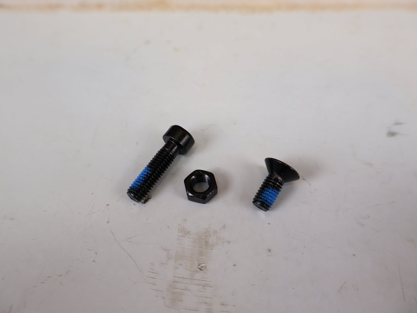 Vorbau von Bontrager, BONTRAGER XXX BLENDR MONO BASE RENNADLENKER-VORBAU-HALTUNG / 541150 vor USEDBIKES-OB.DE Hintergrund
