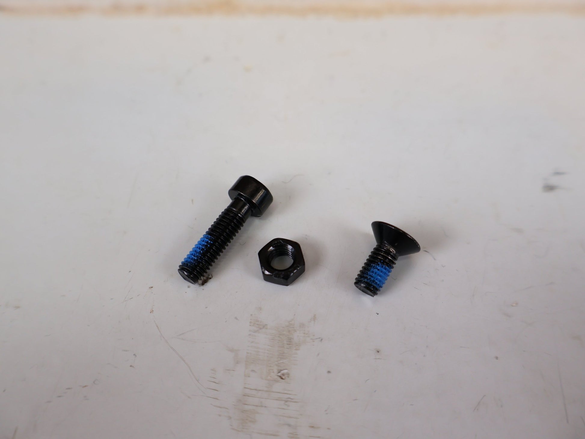 Vorbau von Bontrager, BONTRAGER XXX BLENDR MONO BASE RENNADLENKER-VORBAU-HALTUNG / 541150 vor USEDBIKES-OB.DE Hintergrund