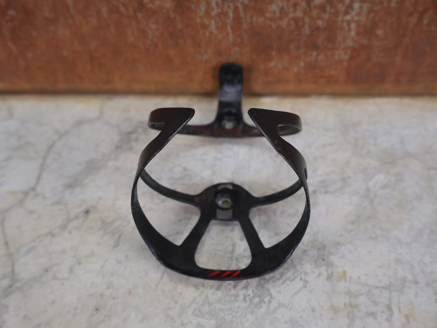 Trinkflaschen und Halter von Bontrager, BONTRAGER XXX FLASCHENHALTER / OCLV CARBON / SCHWARZ MATT – 20 G vor USEDBIKES - OB.DE Hintergrund