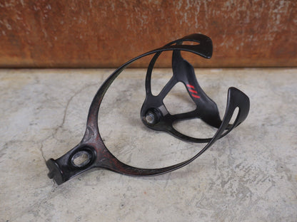 Trinkflaschen und Halter von Bontrager, BONTRAGER XXX FLASCHENHALTER / OCLV CARBON / SCHWARZ MATT – 20 G vor USEDBIKES - OB.DE Hintergrund