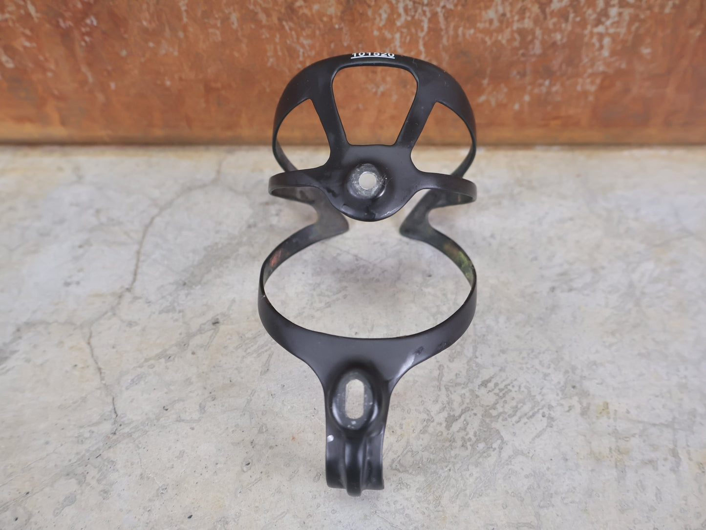 Trinkflaschen und Halter von Bontrager, BONTRAGER XXX FLASCHENHALTER / OCLV CARBON / SCHWARZ MATT – 20 G vor USEDBIKES - OB.DE Hintergrund