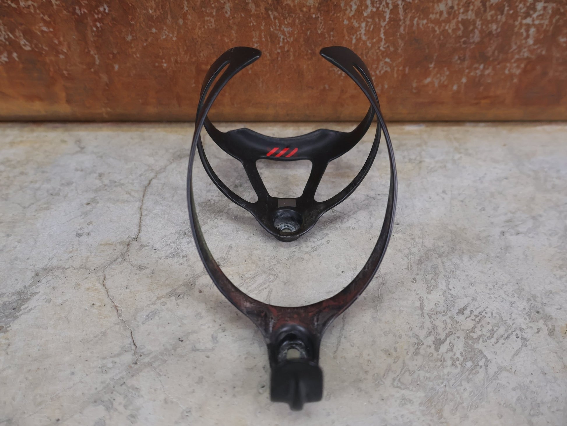 Trinkflaschen und Halter von Bontrager, BONTRAGER XXX FLASCHENHALTER / OCLV CARBON / SCHWARZ MATT – 20 G vor USEDBIKES - OB.DE Hintergrund