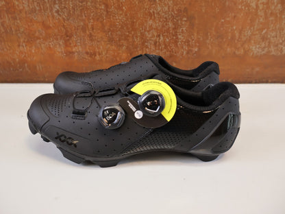 MTB-Herrenschuhe von Bontrager, BONTRAGER XXX MOUNTAINBIKE SCHUH SCHWARZ GR 38 vor USEDBIKES-OB.DE Hintergrund