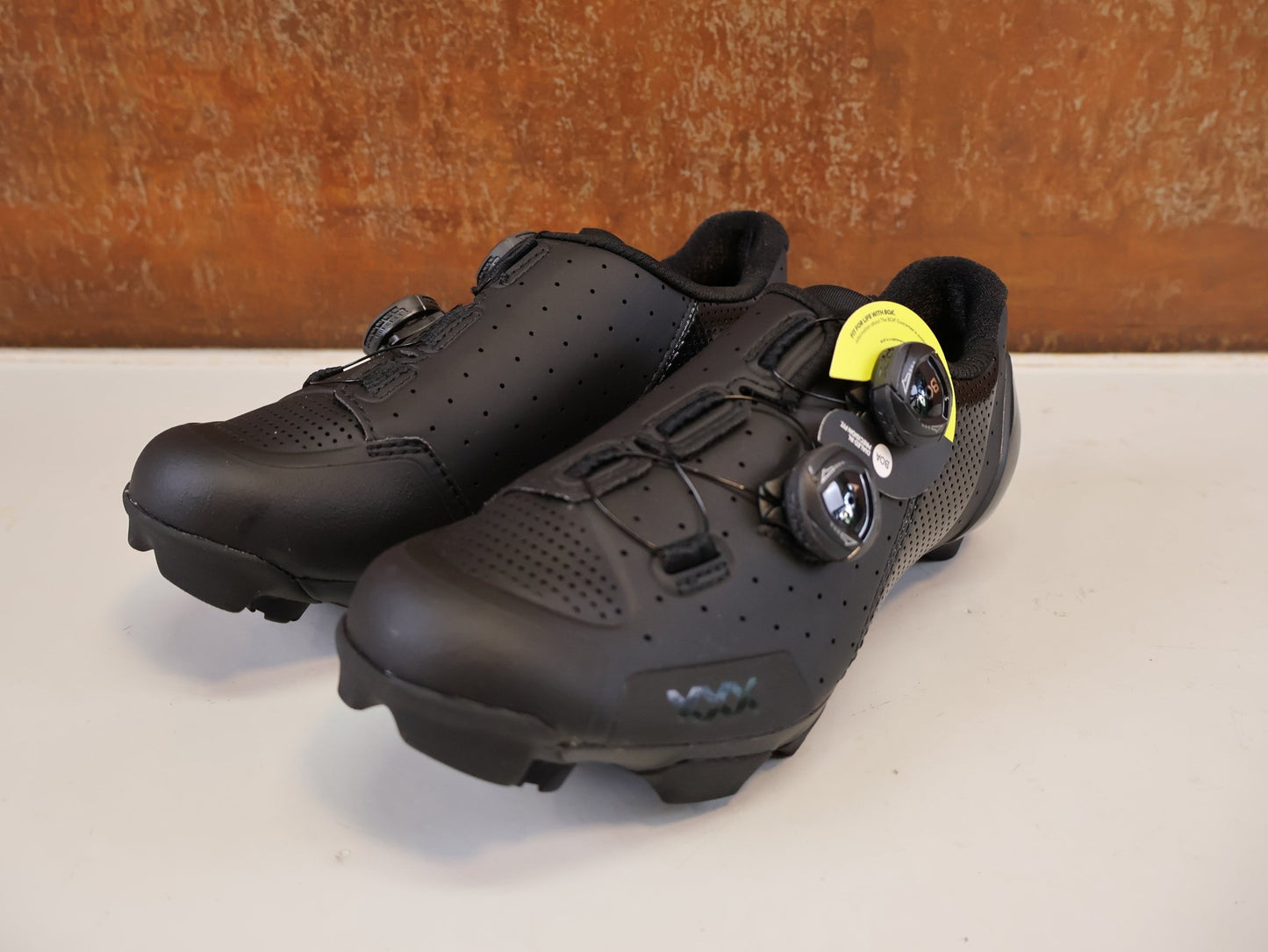 MTB-Herrenschuhe von Bontrager, BONTRAGER XXX MOUNTAINBIKE SCHUH SCHWARZ GR 38 vor USEDBIKES-OB.DE Hintergrund