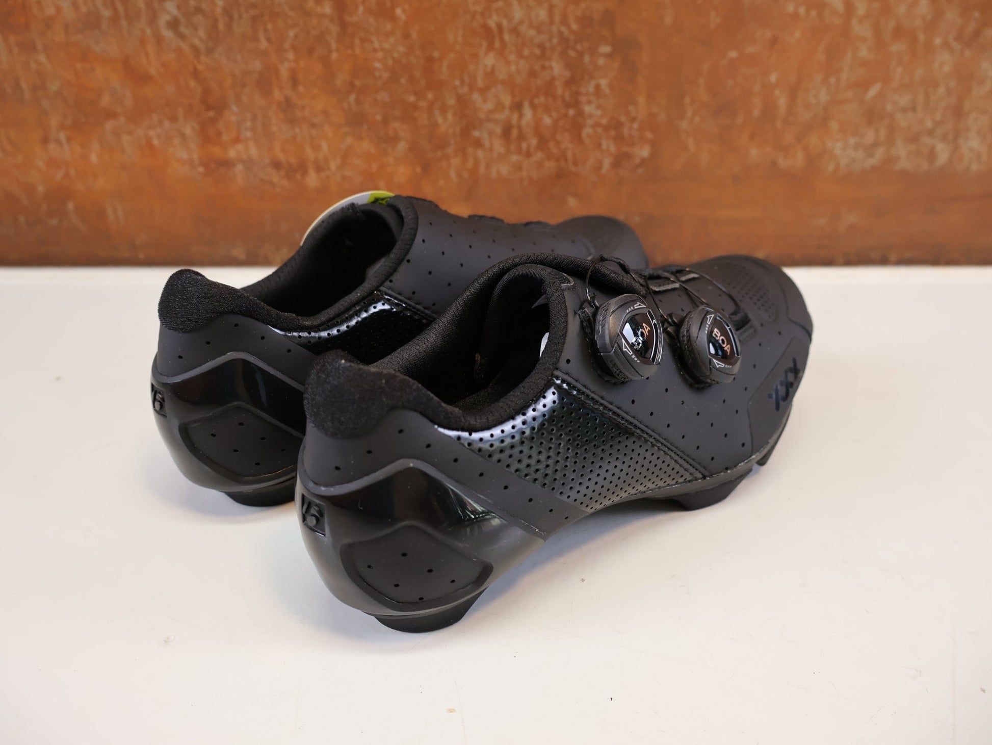 MTB-Herrenschuhe von Bontrager, BONTRAGER XXX MOUNTAINBIKE SCHUH SCHWARZ GR 38 vor USEDBIKES-OB.DE Hintergrund