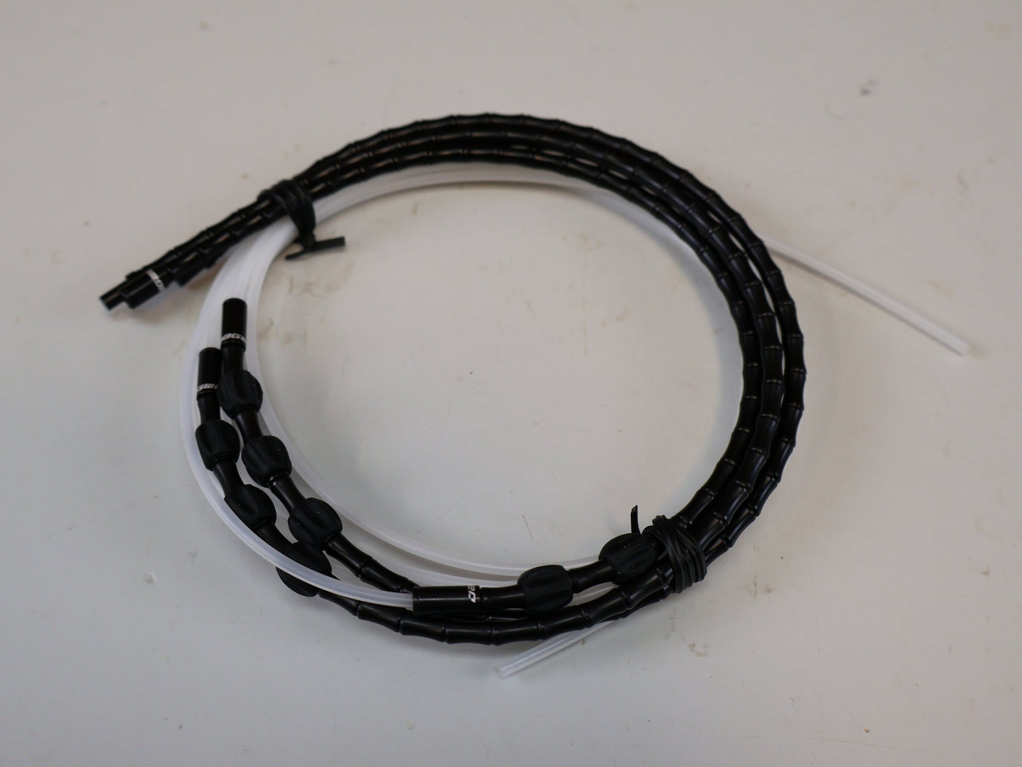 Zubehör von Bontrager, BONTRAGER XXX SCHALTZUG SET / LIGHTWEIGHT ALUMINIUM LINK KIT / SHIMANO SRAM UNIVERSAL vor USEDBIKES-OB.DE Hintergrund