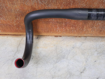 Lenker von Bontrager, BONTRAGER XXX VR - C RENNRADLENKER – OCLV CARBON – LIDL - TREK TEAM EDITION – 400MM / BASTLERWARE vor USEDBIKES - OB.DE Hintergrund