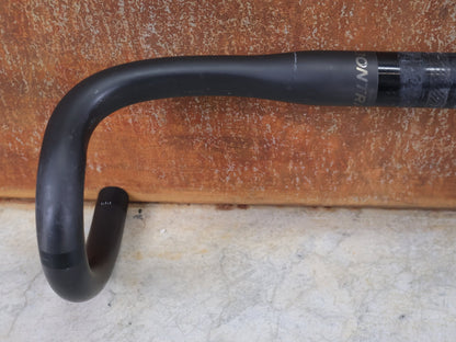 Lenker von Bontrager, BONTRAGER XXX VR - C RENNRADLENKER – OCLV CARBON – LIDL - TREK TEAM EDITION – 400MM / BASTLERWARE vor USEDBIKES - OB.DE Hintergrund