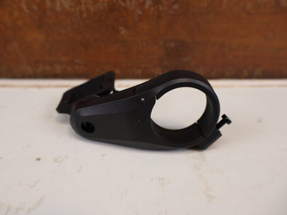Computerhalterung von Bosch, BOSCH 1-ARM-HALTER KIOX 300 SMARTPHONEGRIP 31,8MM / HAN EB13100005 vor USEDBIKES-OB.DE Hintergrund