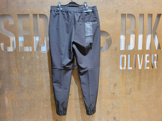 Freizeitbekleidung - BOH von Boss, BOSS RED BULL - BORA HANSGROHE T FLEX HOSE / HERREN in variant_title vor USEDBIKES - OB.DE Hintergrund