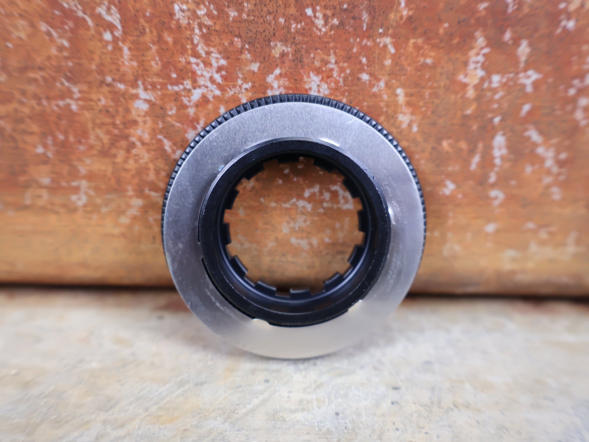 Bremsscheibe von Sram, BREMSSCHEIBE SRAM CENTERLINE XR ROUNDED CENTERLOCK / 140MM vor USEDBIKES - OB.DE Hintergrund