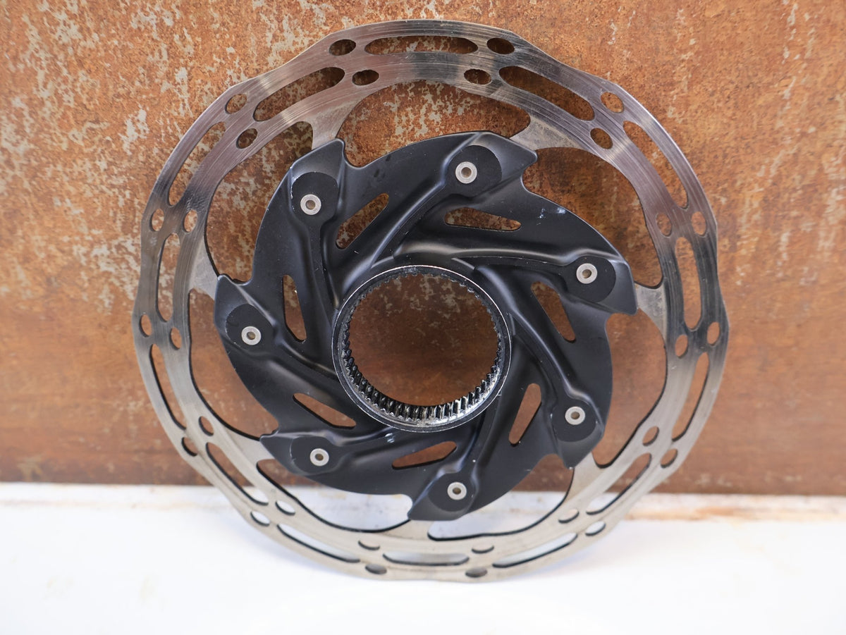 Bremsscheibe von Sram, BREMSSCHEIBE SRAM CENTERLINE XR ROUNDED CENTERLOCK / 140MM vor USEDBIKES-OB.DE Hintergrund