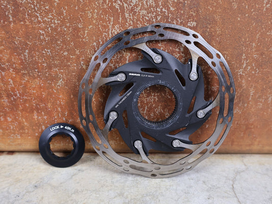 Bremsscheibe von Sram, BREMSSCHEIBE SRAM CENTERLINE XR ROUNDED CENTERLOCK / 140MM vor USEDBIKES - OB.DE Hintergrund