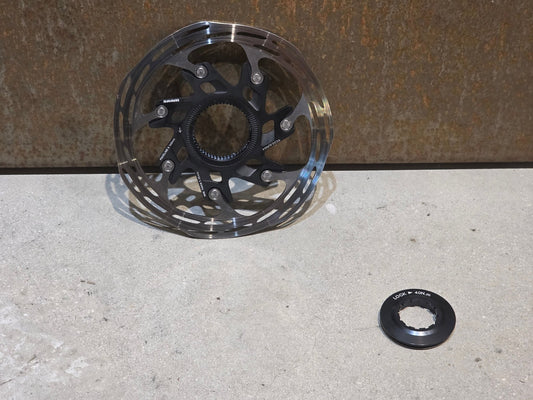 Bremsscheibe von Sram, BREMSSCHEIBE SRAM PACELINE X ROUNDED CENTERLOCK / 140MM vor USEDBIKES - OB.DE Hintergrund