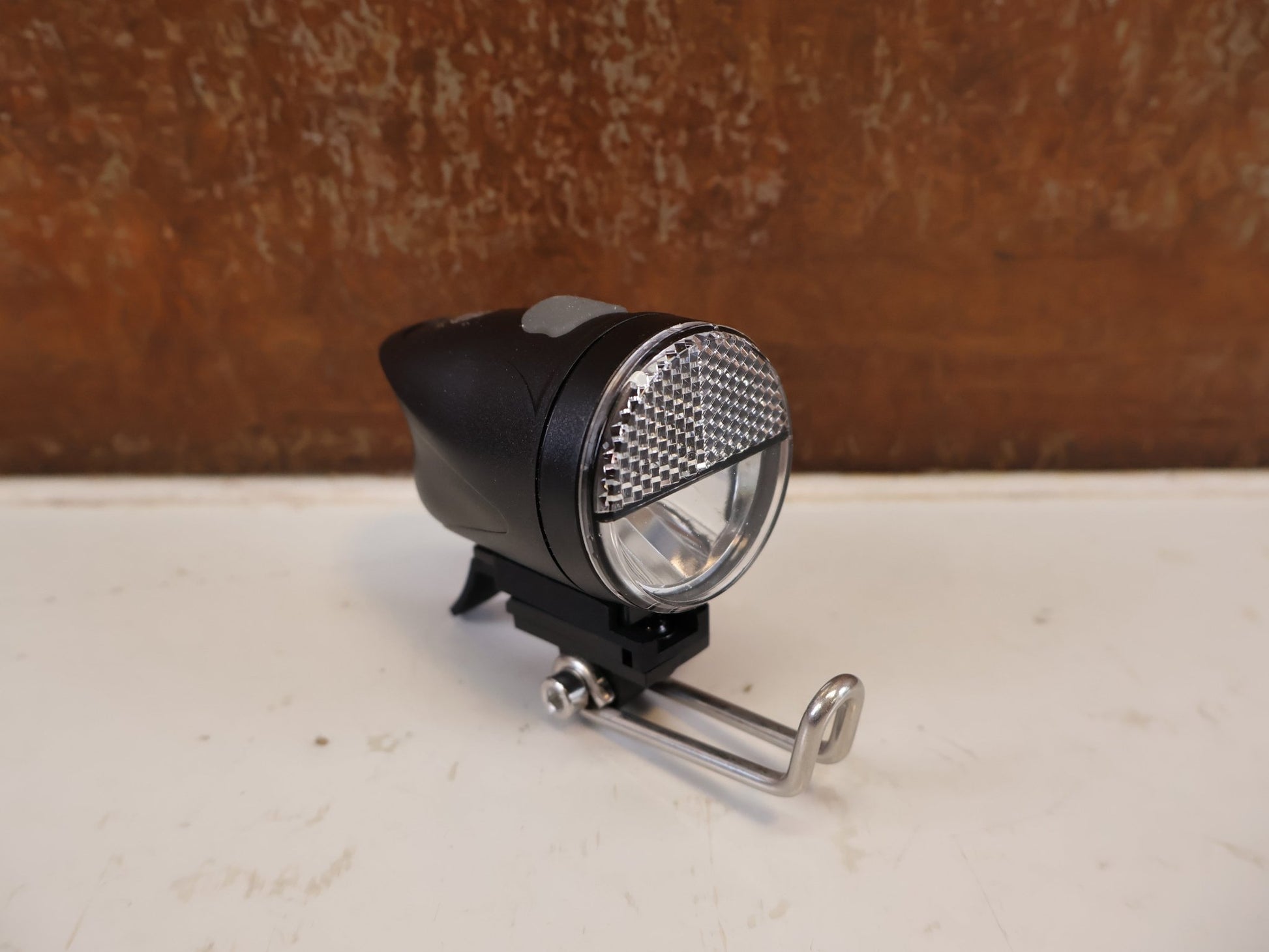 Beleuchtung von Büchel, BÜCHEL AKKU SPORT 40 LUX LED FRONTSCHEINWERFER STVZO vor USEDBIKES-OB.DE Hintergrund
