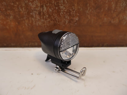 Beleuchtung von Büchel, BÜCHEL AKKU SPORT 40 LUX LED FRONTSCHEINWERFER STVZO vor USEDBIKES-OB.DE Hintergrund