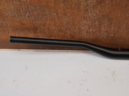 Lenker von Burgtec, Burgtec Ride Wide Alloy DH Lenker 35mm 30mm Rise 770mm vor USEDBIKES-OB.DE Hintergrund