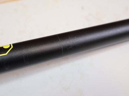 Lenker von Burgtec, Burgtec Ride Wide Alloy DH Lenker 35mm 30mm Rise 770mm vor USEDBIKES-OB.DE Hintergrund