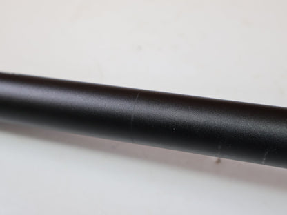 Lenker von Burgtec, Burgtec Ride Wide Alloy DH Lenker 35mm 30mm Rise 770mm vor USEDBIKES-OB.DE Hintergrund