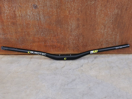 Lenker von Burgtec, BURGTEC RIDE WIDE ENDURO 35 RISER LENKER – 30 MM RISE – 780 MM vor USEDBIKES - OB.DE Hintergrund