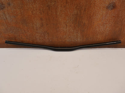 Lenker von Burgtec, BURGTEC RIDEWIDE 31.8MM MTB LENKER 800MM 15MM vor USEDBIKES-OB.DE Hintergrund