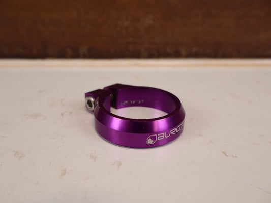 Zubehör von Burgtec, Burgtec Sattelklemme 39.7mm Purple Rain MTB 10574 vor USEDBIKES-OB.DE Hintergrund
