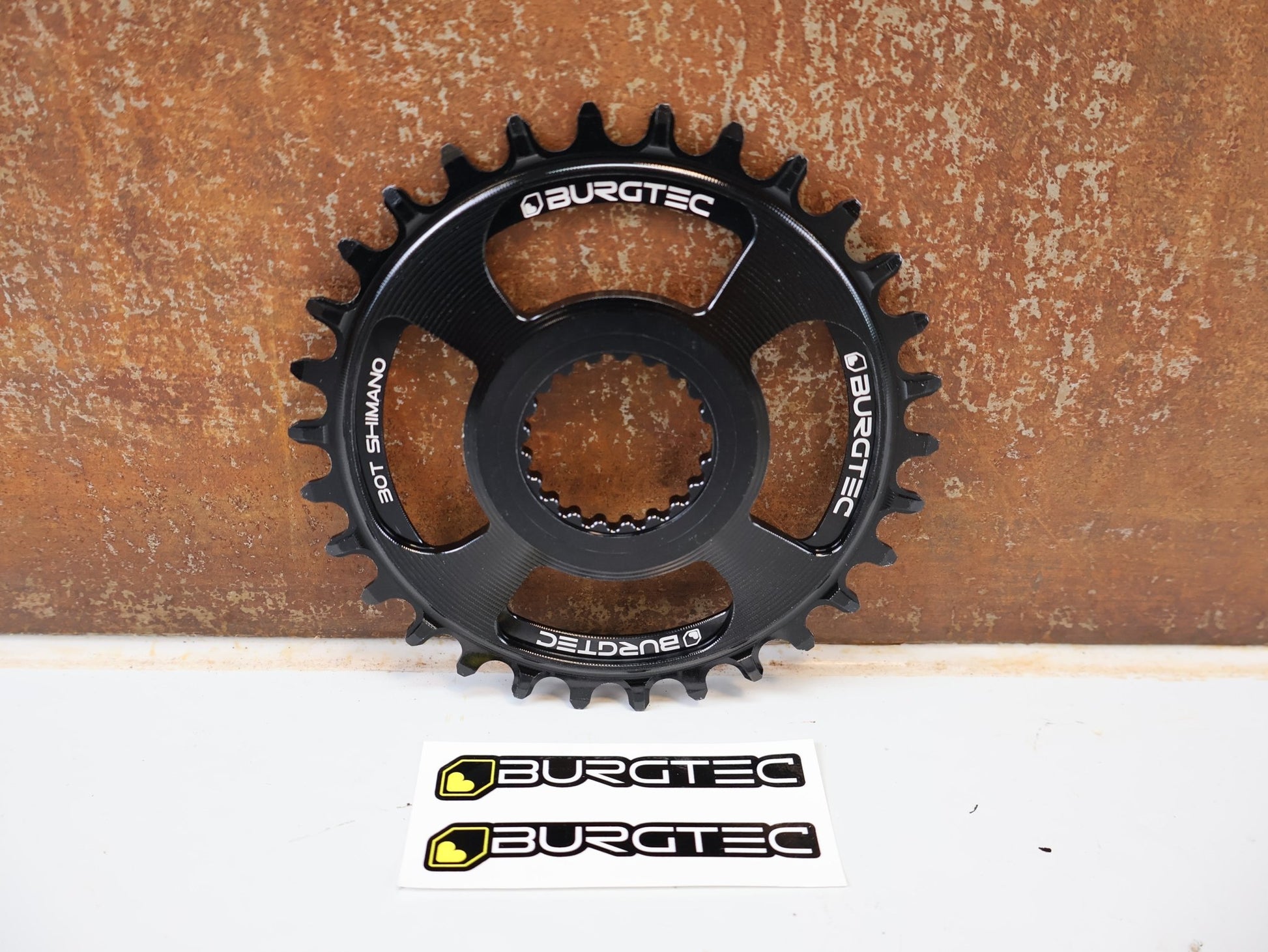 Kettenblatt von Burgtec, BURGTEC THICK THIN KETTENBLATT / SHIMANO DIRECT MOUNT 30T BOOST 3MM SCHWARZ vor USEDBIKES-OB.DE Hintergrund