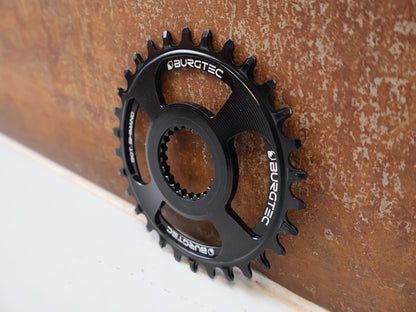 Kettenblatt von Burgtec, BURGTEC THICK THIN KETTENBLATT / SHIMANO DIRECT MOUNT 30T BOOST 3MM SCHWARZ vor USEDBIKES-OB.DE Hintergrund