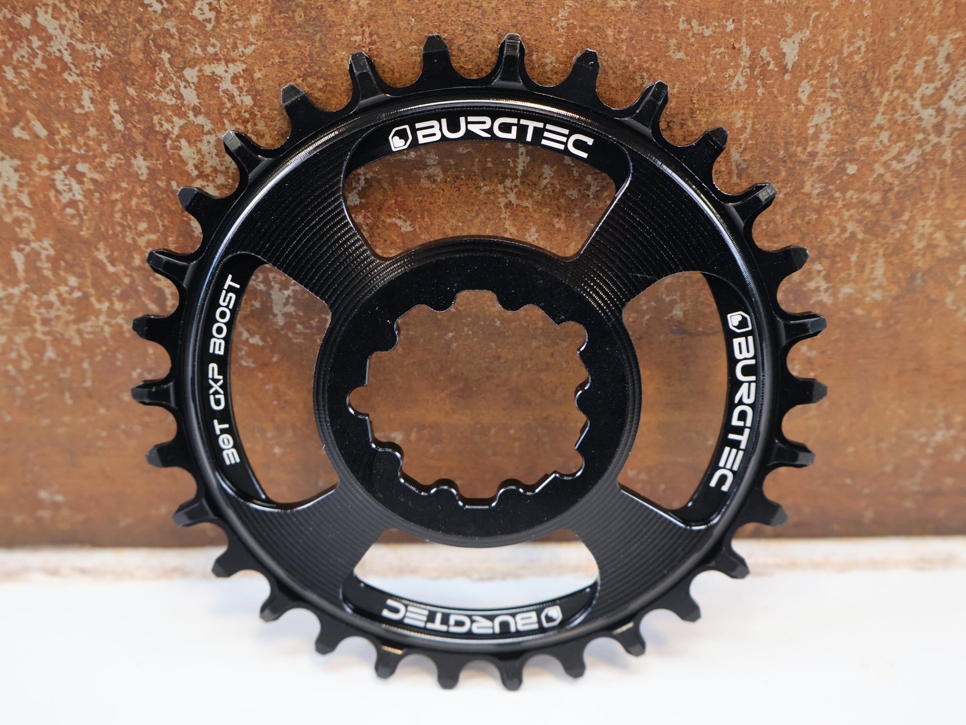 Kettenblatt von Burgtec, BURGTEC THICK THIN KETTENBLATT / SRAM DIRECT MOUNT 3-BOLT / 30 ZÄHNE / 3MM OFFSET vor USEDBIKES-OB.DE Hintergrund