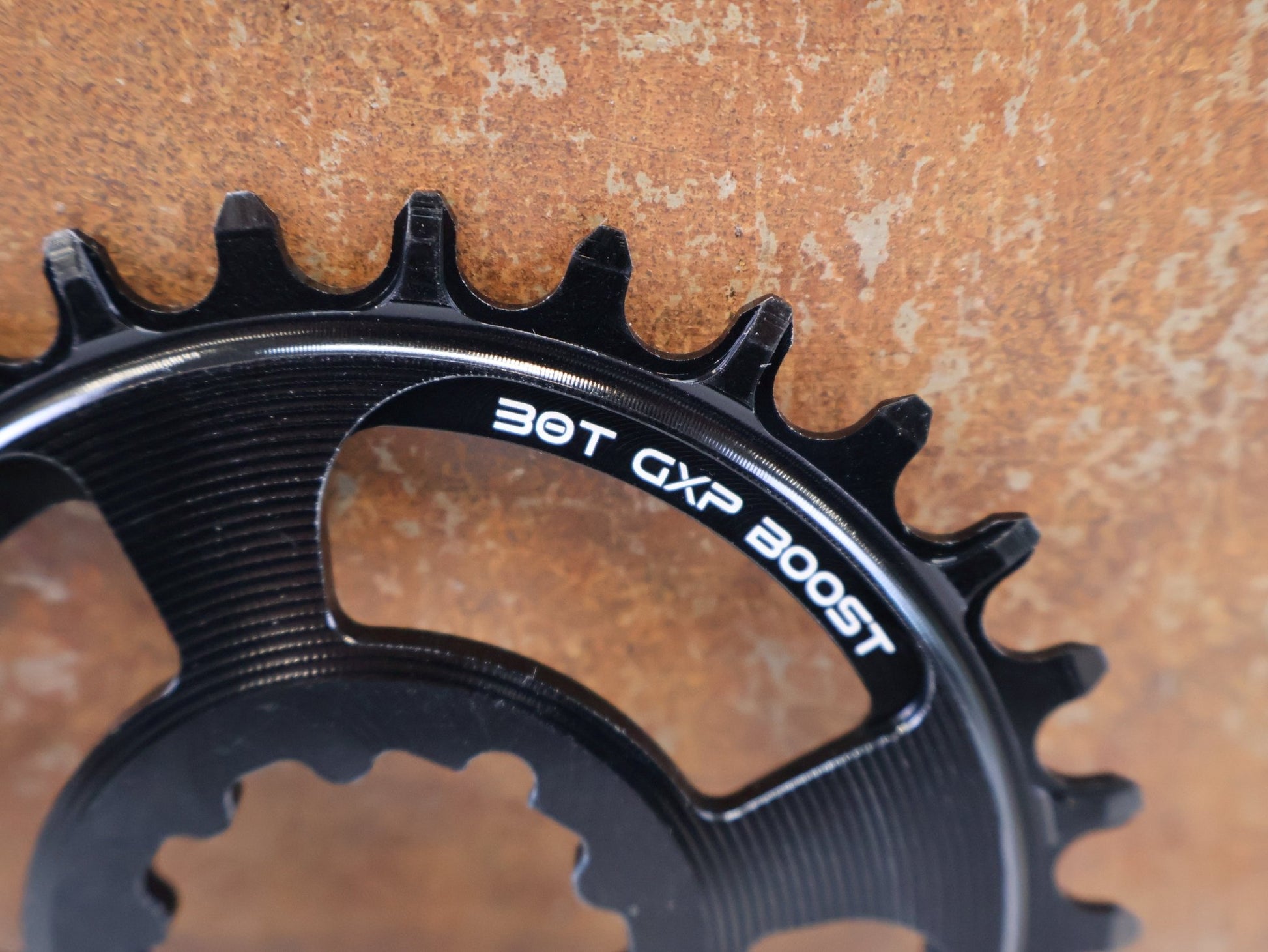 Kettenblatt von Burgtec, BURGTEC THICK THIN KETTENBLATT / SRAM DIRECT MOUNT 3-BOLT / 30 ZÄHNE / 3MM OFFSET vor USEDBIKES-OB.DE Hintergrund