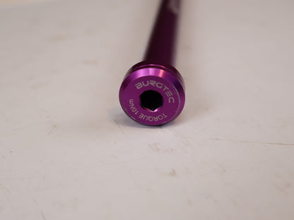 Zubehör von Burgtec, Burgtec Trek Steckachse 184.5mm M12x1.0 Purple Rain 10104 vor USEDBIKES-OB.DE Hintergrund