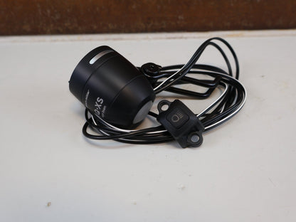 Sonstiges von busch+müller, BUSCH MÜLLER IQ-XS E HIGHBEAM / E-BIKE SCHEINWERFER / 150 LUX / FERNLICHT vor USEDBIKES-OB.DE Hintergrund