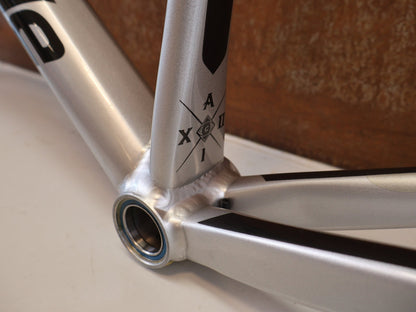 Rennradrahmen von Cannondale, CANNONDALE CAAD12 DISC FRAMESET / 56CM vor USEDBIKES-OB.DE Hintergrund