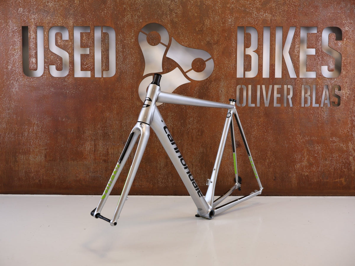 Rennradrahmen von Cannondale, CANNONDALE CAAD12 DISC FRAMESET / 56CM vor USEDBIKES-OB.DE Hintergrund