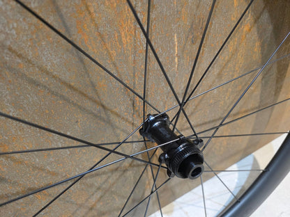 Laufrad/Laufradsatz von Cannondale, CANNONDALE HOLLOWGRAM R - S 50 LAUFRADSATZ DISC vor USEDBIKES - OB.DE Hintergrund