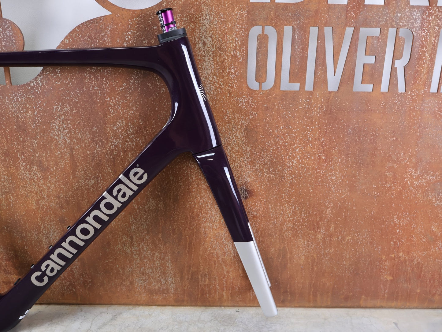 Rennradrahmen von Cannondale, CANNONDALE SUPERSIX EVO HI - MOD / CARBON RAHMENSET / ROAD DISC / 61 CM / 1770 G vor USEDBIKES - OB.DE Hintergrund