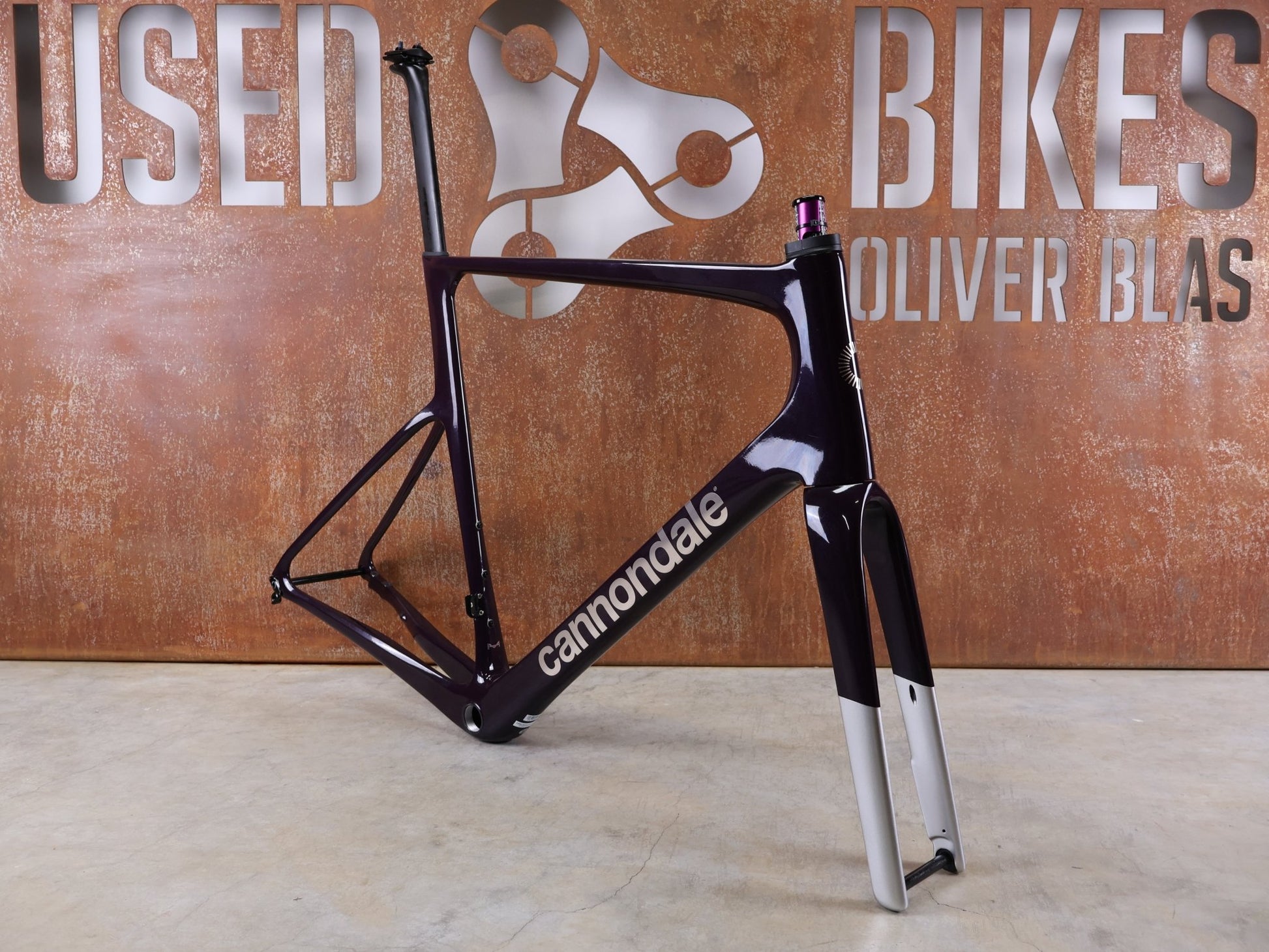 Rennradrahmen von Cannondale, CANNONDALE SUPERSIX EVO HI - MOD / CARBON RAHMENSET / ROAD DISC / 61 CM / 1770 G vor USEDBIKES - OB.DE Hintergrund