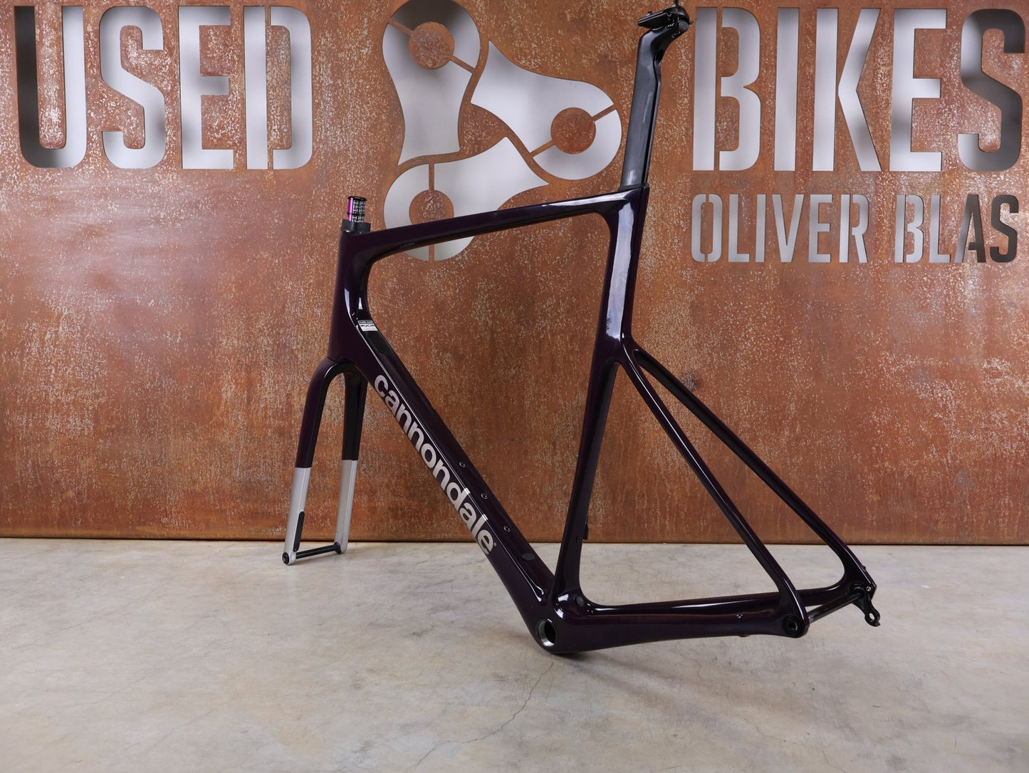 Rennradrahmen von Cannondale, CANNONDALE SUPERSIX EVO HI - MOD / CARBON RAHMENSET / ROAD DISC / 61 CM / 1770 G vor USEDBIKES - OB.DE Hintergrund