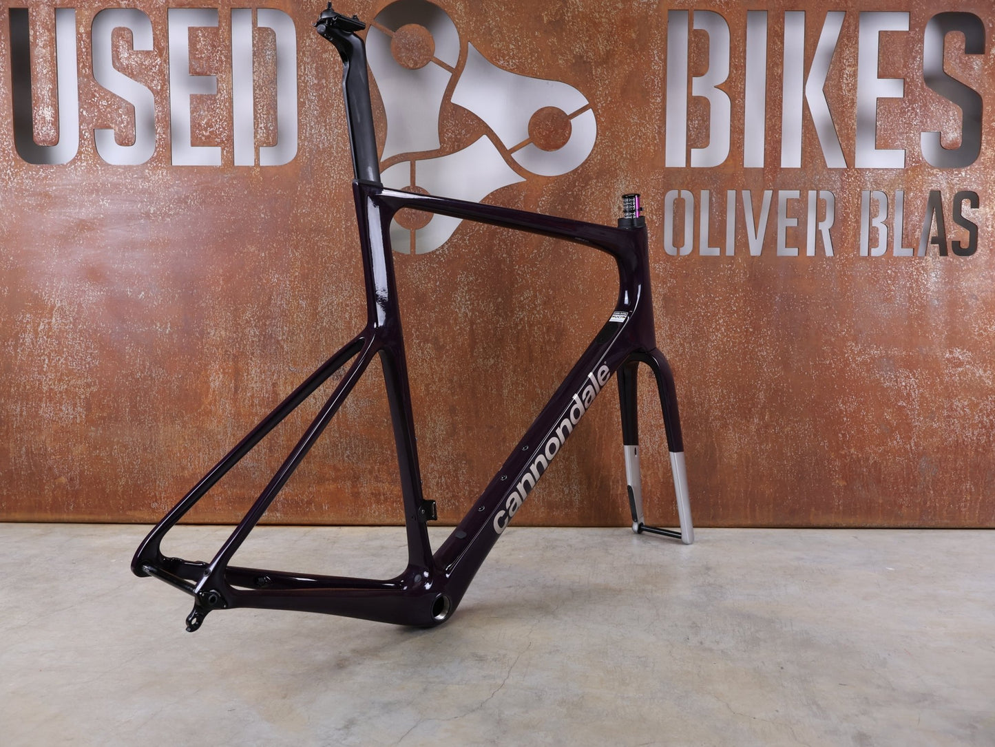 Rennradrahmen von Cannondale, CANNONDALE SUPERSIX EVO HI - MOD / CARBON RAHMENSET / ROAD DISC / 61 CM / 1770 G vor USEDBIKES - OB.DE Hintergrund