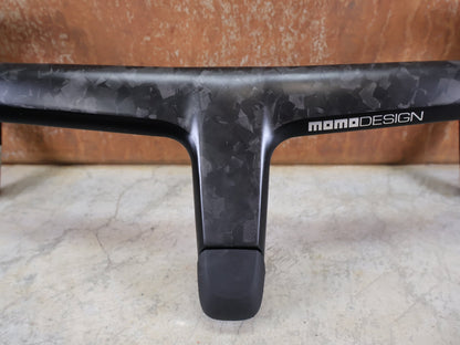 Lenker von Cannondale, CANNONDALE SYSTEMBAR R - ONE / CARBON LENKER - VORBAU - EINHEIT / 420 X 110MM / 407 G vor USEDBIKES - OB.DE Hintergrund