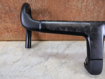 Lenker von Cannondale, CANNONDALE SYSTEMBAR R - ONE / CARBON LENKER - VORBAU - EINHEIT / 420 X 110MM / 407 G vor USEDBIKES - OB.DE Hintergrund