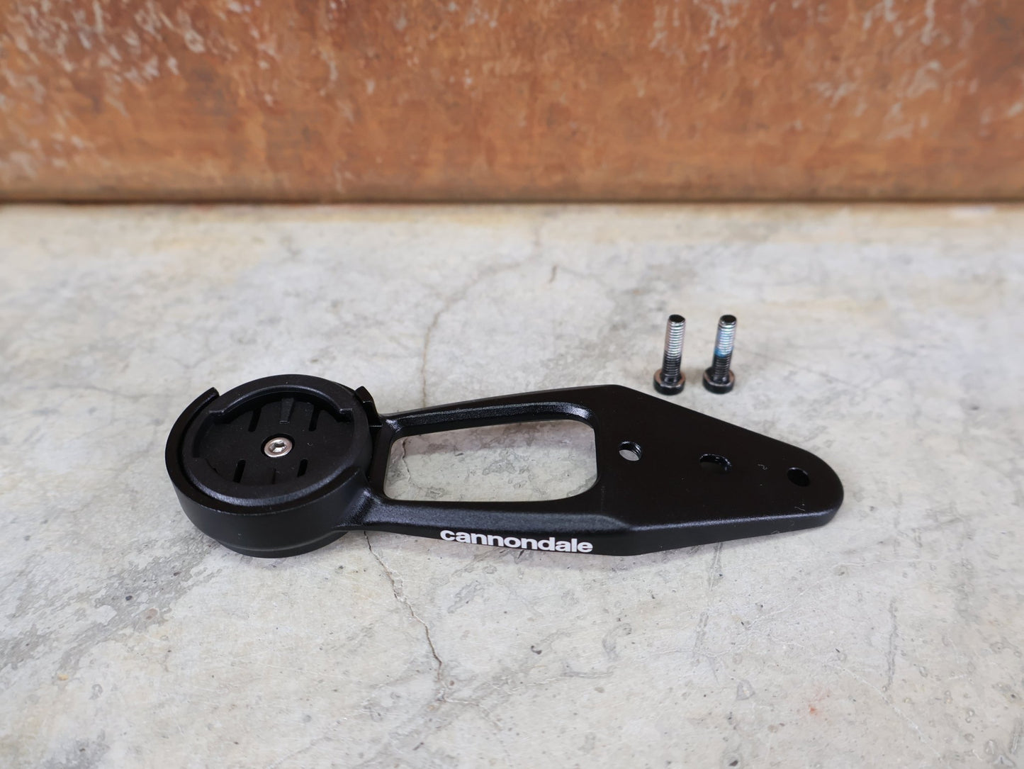 Lenker von Cannondale, CANNONDALE SYSTEMBAR R - ONE / CARBON LENKER - VORBAU - EINHEIT / 420 X 110MM / 407 G vor USEDBIKES - OB.DE Hintergrund